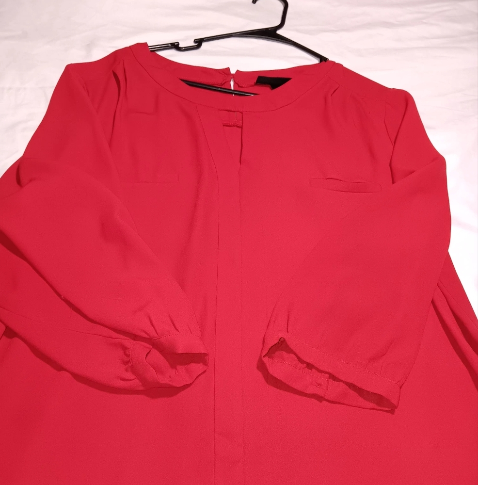 Ashley Stewart blouse in great condition size 18/20 Red pocket in 2 front